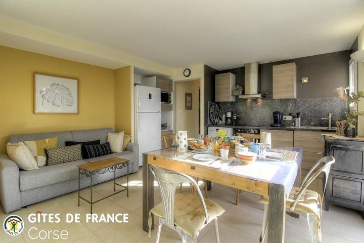 Gîte pour 2 personnes, avec Terrasse ainsi que Jardin et Vue à Sarrola-Carcopino - 4