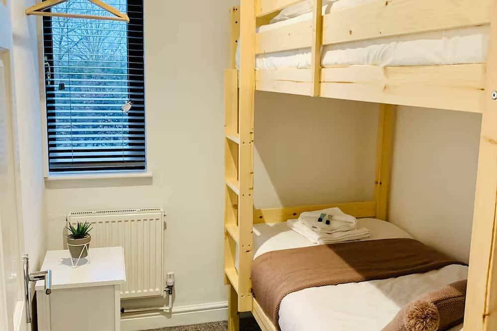 Comfortable 3Br Stay w/ Parking | Taunton in Taunton, Somerset