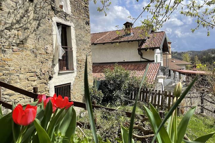 Orbregno Country House with Personal Wine Cellar in Prasco, Provincia d'Alessandria