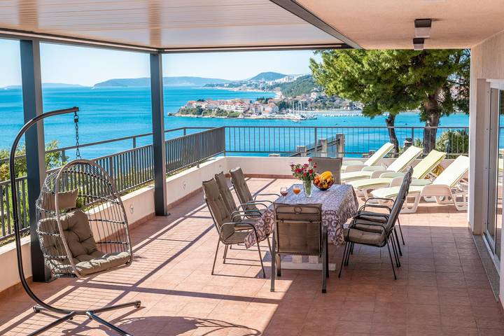 Ferienwohnung für 8 Personen, mit Meerblick und Balkon in Podstrana