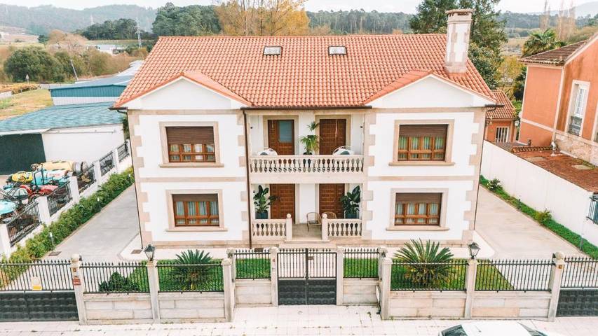 Casa rural para 12 personas, con vistas y jardín en Portas