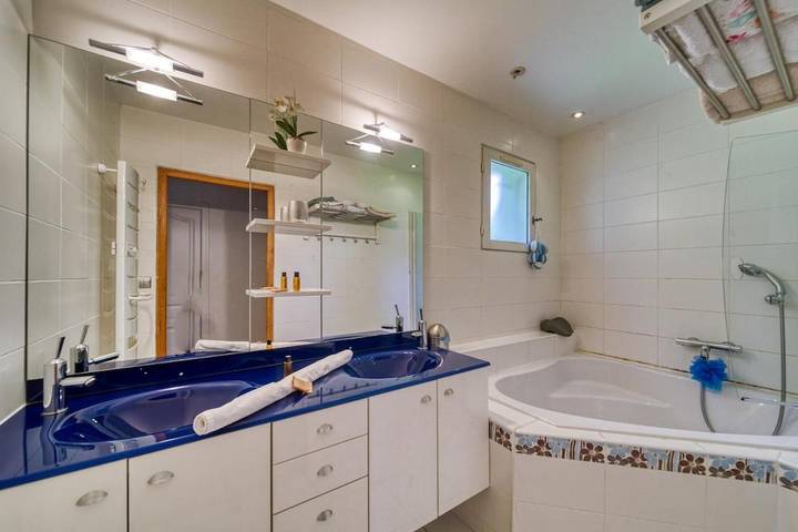 Location de vacances pour 10 personnes, avec jardin ainsi que piscine et vue à Saint-Ismier - 3