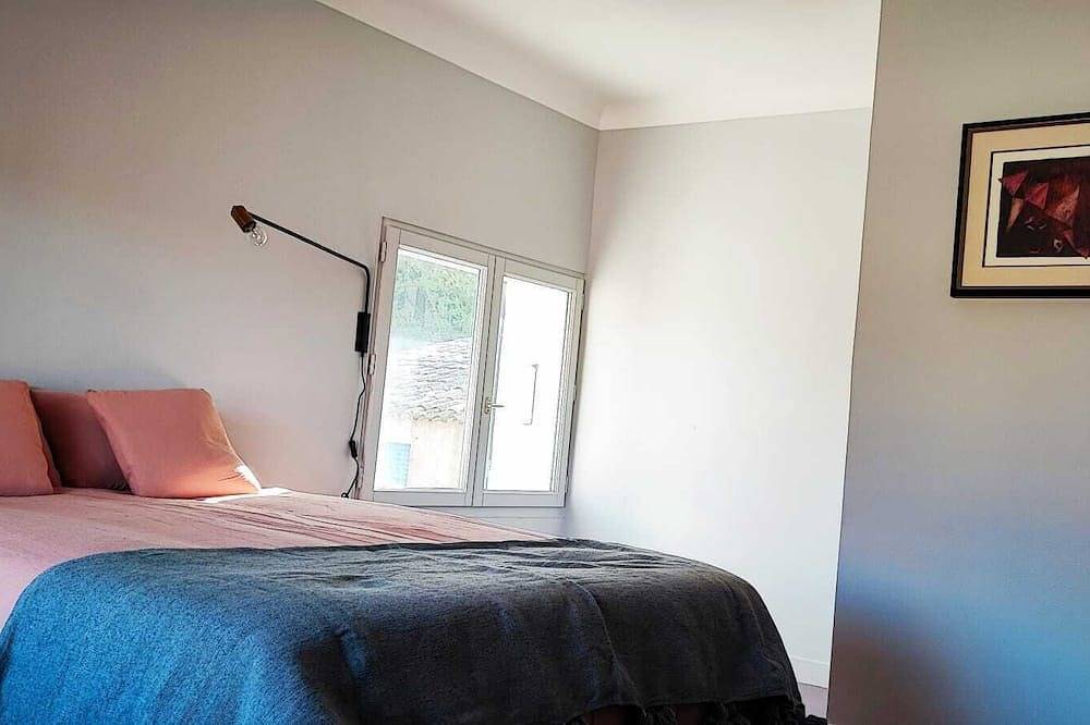 Large Artist's House with Terrace / Bright, warm and calm! in Vinon-sur-Verdon, Región Brignoles