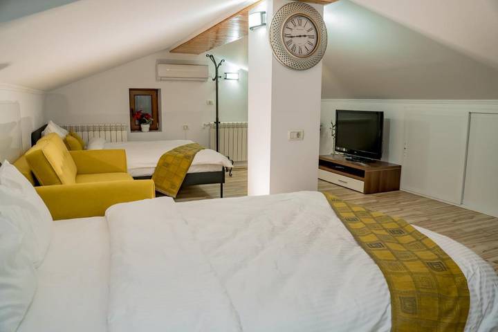 Maison d’hôte pour 2 personnes, avec jardin ainsi que terrasse et jacuzzi à Bucarest - 2