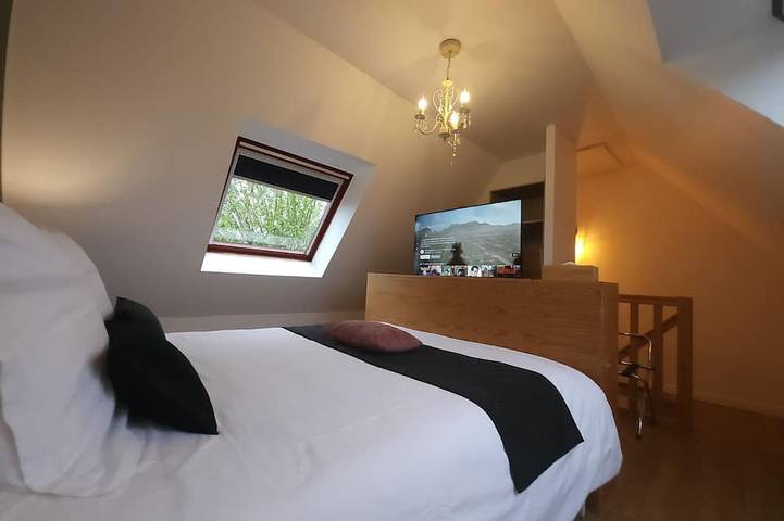 Casa Rural equipada con un spa privado a 5 minutos de las playas de arena blanca in Trélévern, Costa de granito rosa
