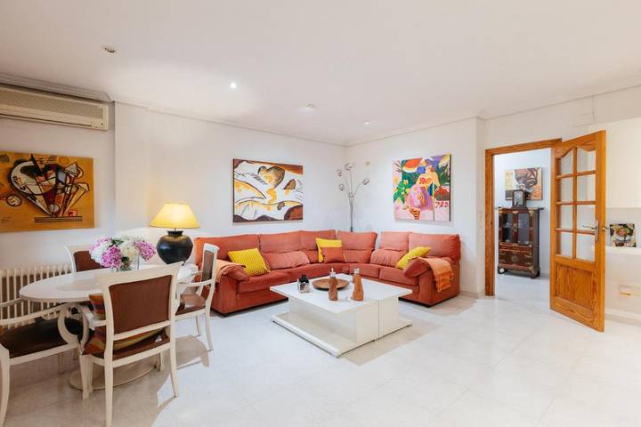 Location de vacances pour 6 personnes, avec terrasse et piscine ainsi que vue et jardin à Paterna - 4