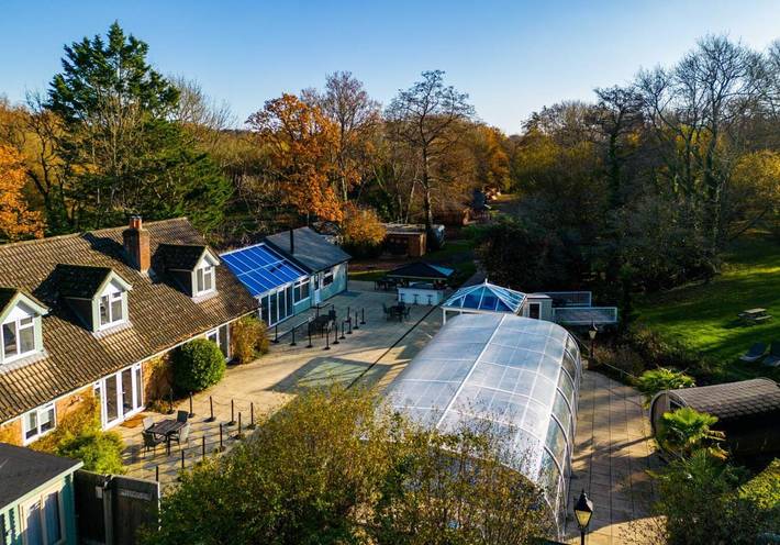 Camping for 4 people, with view and pool as well as garden in Dorset