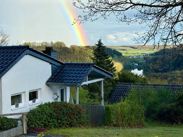 Ferienhaus für 4 Personen, mit Ausblick und Garten sowie Seeblick in Rheinland-Pfalz