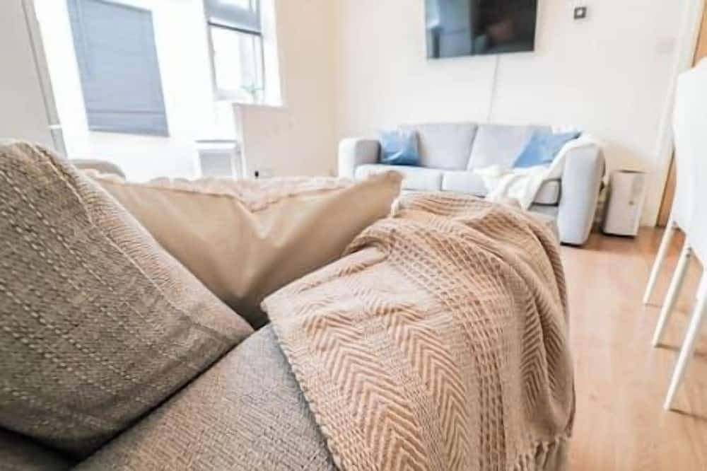 Fantastic 4 Bedroom House in Portsmouth, Südostengland