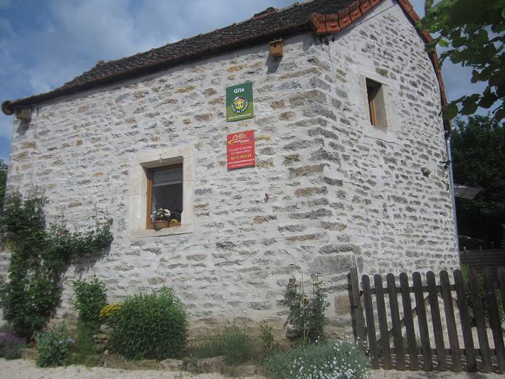 Gîte pour 4 personnes, avec terrasse dans La Montagne des Trois Croix ou le Mont de Sene - 3