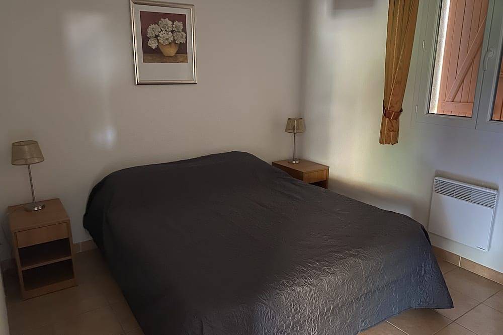 Comfortable air-conditioned villa with private heated pool in private residence. in Vallon-Pont-d'Arc, Ardèche