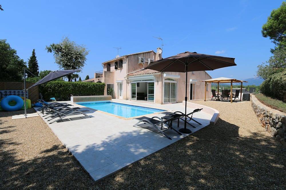 Family Villa, heated private pool, air con, wifi, Valbonne 10 min walk in Valbonne, Cannes region