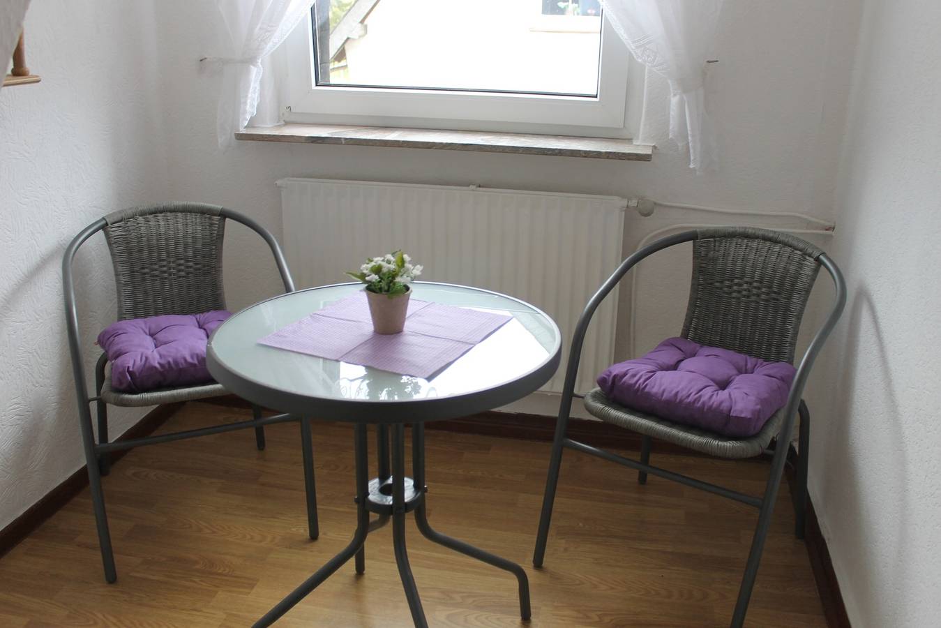 Ganze Wohnung, Ferienwohnung Kießler - Fewo Enzian mit großem Balkon mit Sitzgruppe und Grill in Züschen, Winterberg