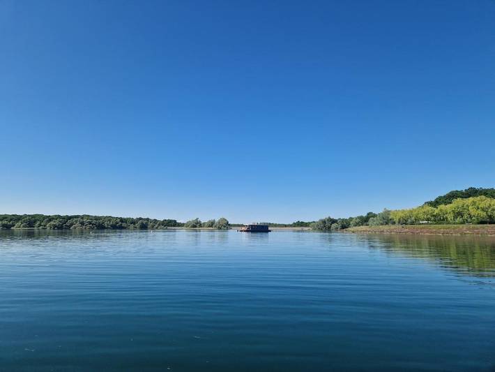 Bateau pour 6 personnes, avec vue ainsi que terrasse et vue sur le lac dans Grand Est - 2