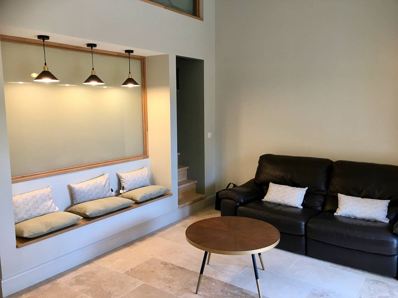 Apartamento entero, Gîte « Château de Jouques » con vistas a la montaña, Wi-Fi y aire acondicionado in Gémenos, Marsella region