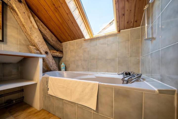 Gîte pour 8 personnes, avec terrasse, animaux acceptés dans Office De Tourisme De Serre Chevalier - Bureau Du Monetier Les Bains - 3