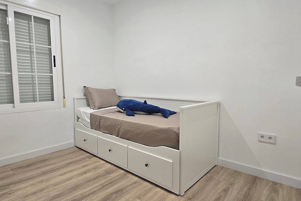 Entire apartment, Chic 2-bedroom apartment with Wifi, Ac in awesome Aguadulce in Roquetas de Mar, Costa de Almería