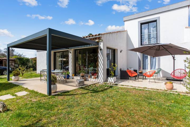 Location de vacances pour 8 personnes, avec jardin ainsi que terrasse et piscine, adapté aux familles à Aubagne - 3