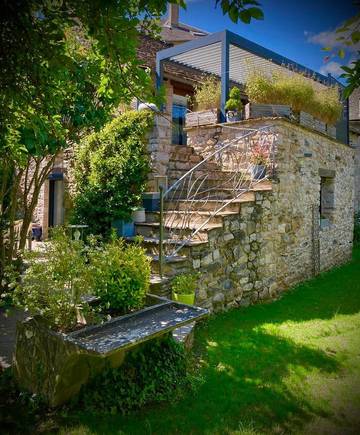 Gîte pour 4 personnes, avec vue et terrasse à Ispagnac