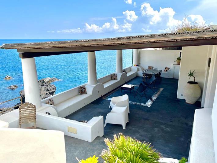 Ferienhaus für 6 Personen, mit Terrasse und Ausblick auf den Liparische Inseln