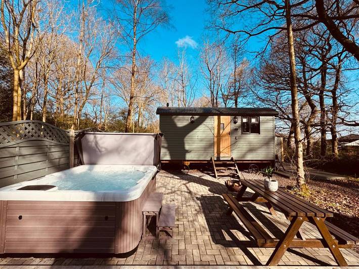 Camping for 2 people, with sauna and hot tub as well as garden in North East England