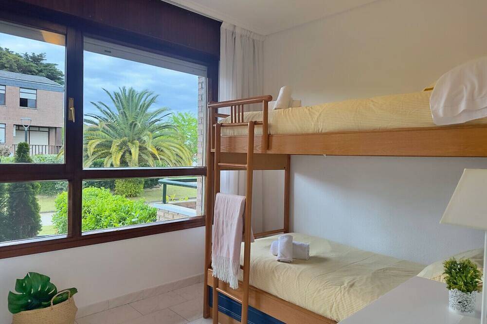 Ganze Wohnung, Beachfront with private garden La Galerna 17000 in Santoña, Kantabrische Küste