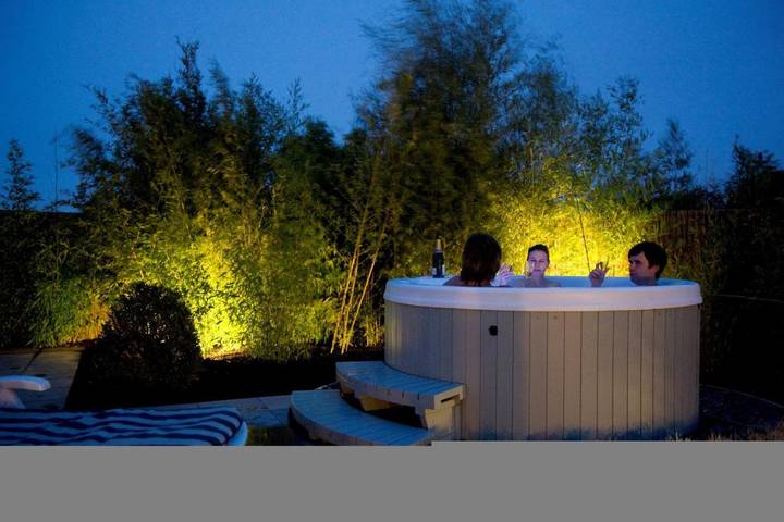 Location de vacances pour 4 personnes, avec sauna et vue sur le lac ainsi que terrasse et jardin, animaux acceptés dans Sunparks Oostduinkerke - 2