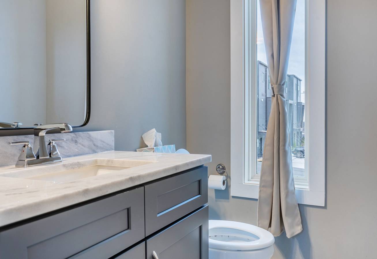 Entire apartment, ️ Modern Nashville Townhouse | Rooftop | Garage in Nashville, Tennessee