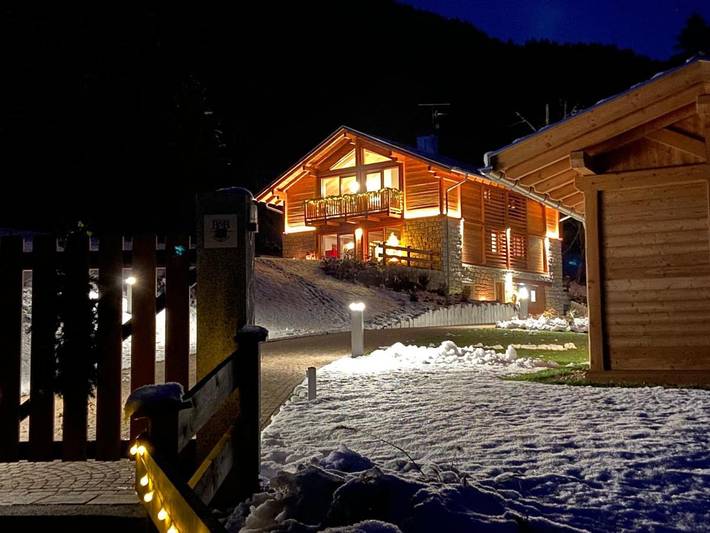 Chalet per 4 persone, con giardino e panorama nonché terrazza in Alpi dell'Adamello e della Presanella