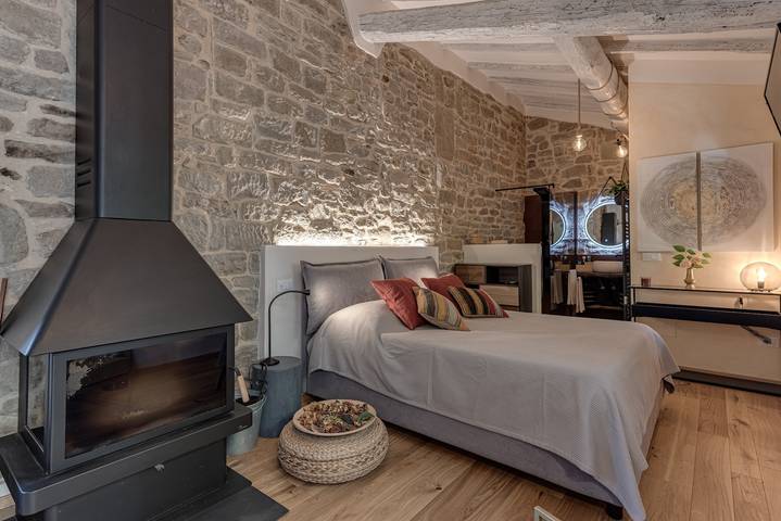 Vakantiehuis 'Luxury Country Retreat La Stallina' met Uitzicht op de Bergen en Airconditioning in Londa, Provincie Florence