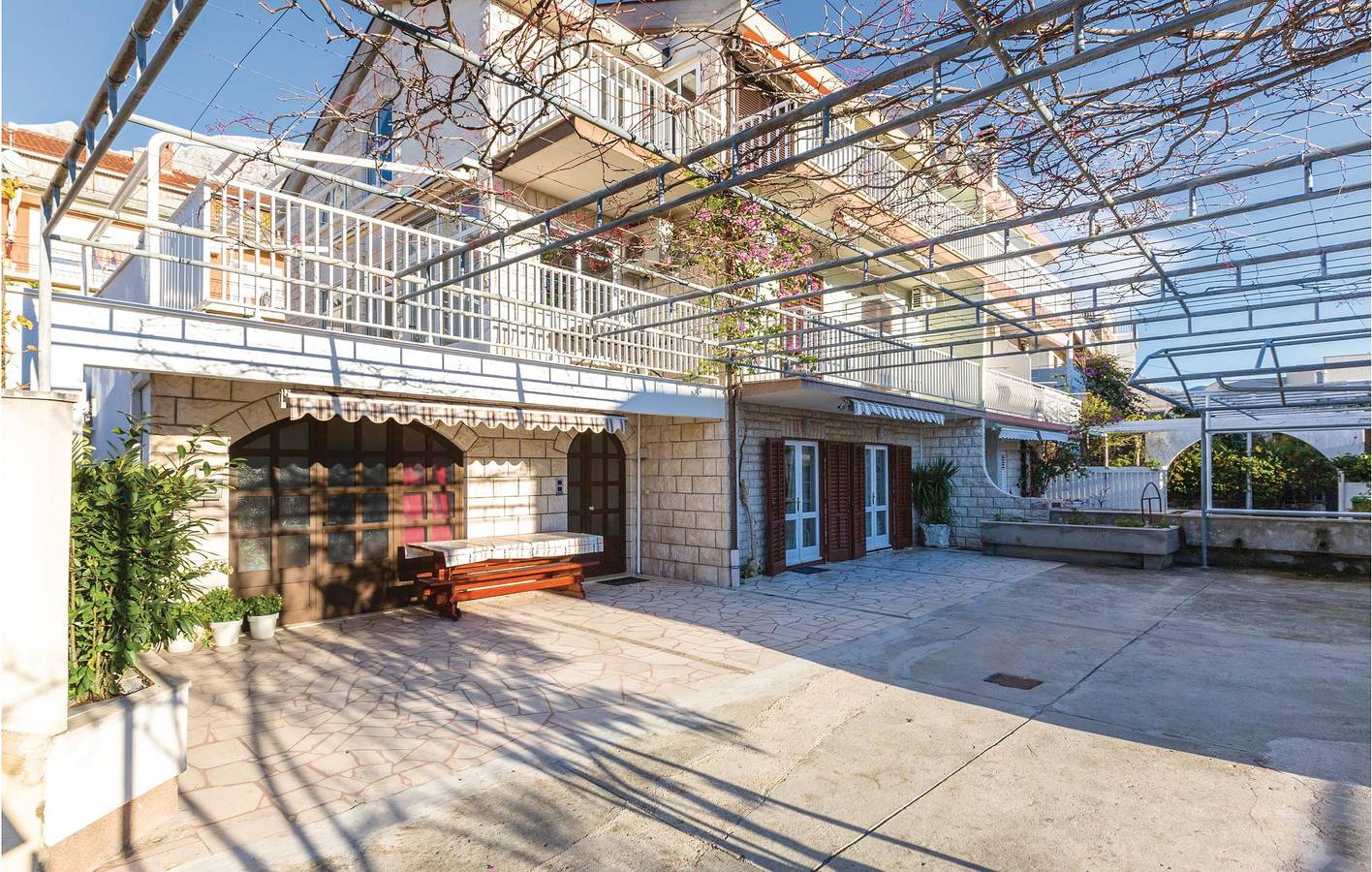 Appartement de vacances entier, Charmant appartement avec terrasse et parking, à 400 m du bord de mer à Makarska in Makarska, Makarska riviera