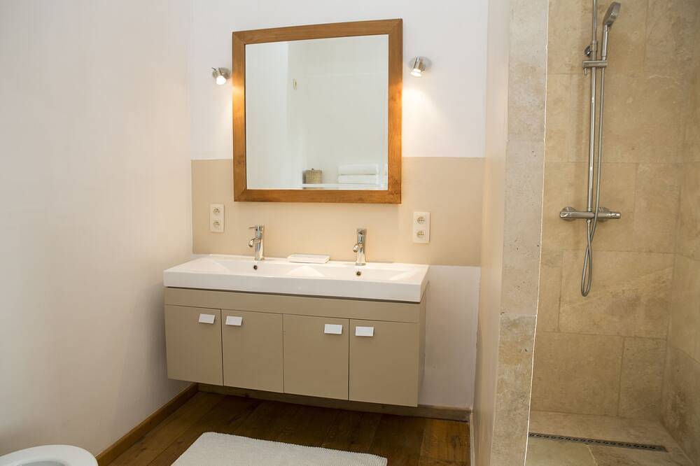 Villa de luxe - privacy totale - plage à 50m  - Piscine chauffée  - 8 chb- 300m2 in San Ciprianu, Lecci