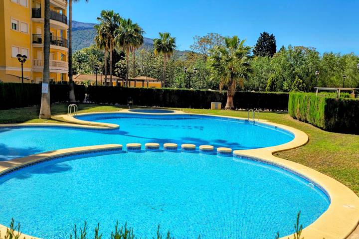 Gîte pour 4 personnes, avec terrasse ainsi que vue et piscine à Dénia - 2