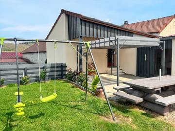 Gîte pour 4 personnes, avec terrasse à Quarré-les-Tombes