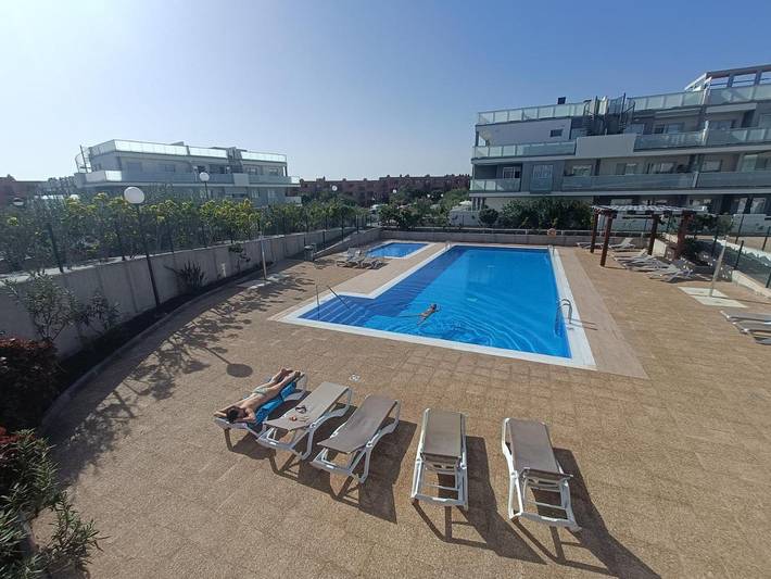 Apartamento para 8 personas, con Balcón y Terraza además de Jardín y Piscina en La Tejita