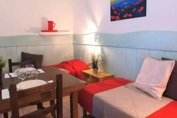Gîte pour 4 personnes, avec balcon/terrasse ainsi que terrasse et jacuzzi à Saissac