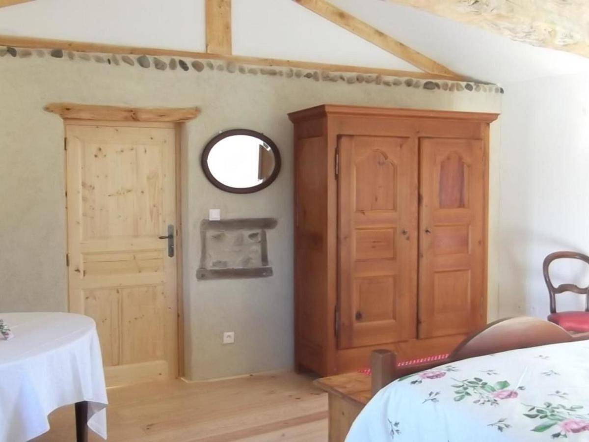 Holiday Home (7 Adults) in Saint-Georges-de-Baroille, Région de Roanne