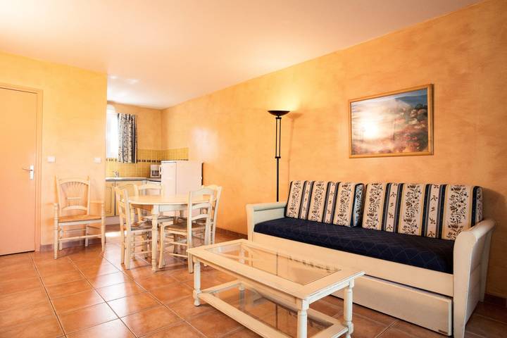 Location de vacances pour 6 personnes, avec sauna ainsi que jardin et piscine à Arles - 2