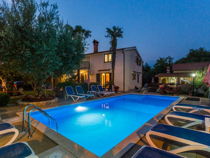 Ferienwohnung für 5 Personen, mit Balkon und Garten in Kosinozici - 2