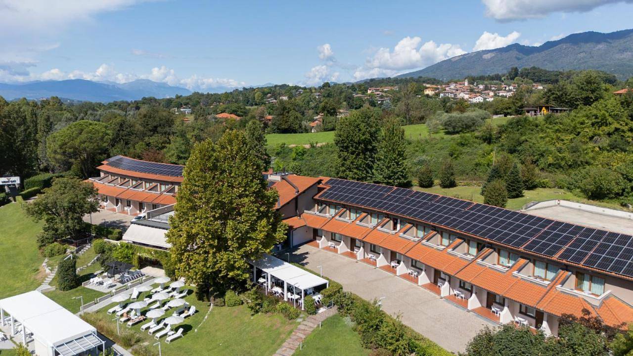 Superior Queen Room with Balcony and Lake View in Varese, Varese Province