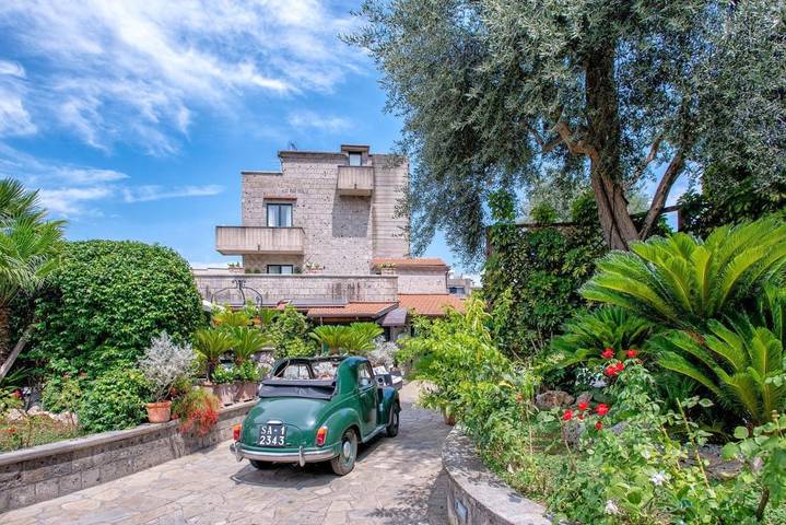 Chambre d’hôte pour 3 personnes, avec Balcon ainsi que Terrasse et Vue à Sorrento