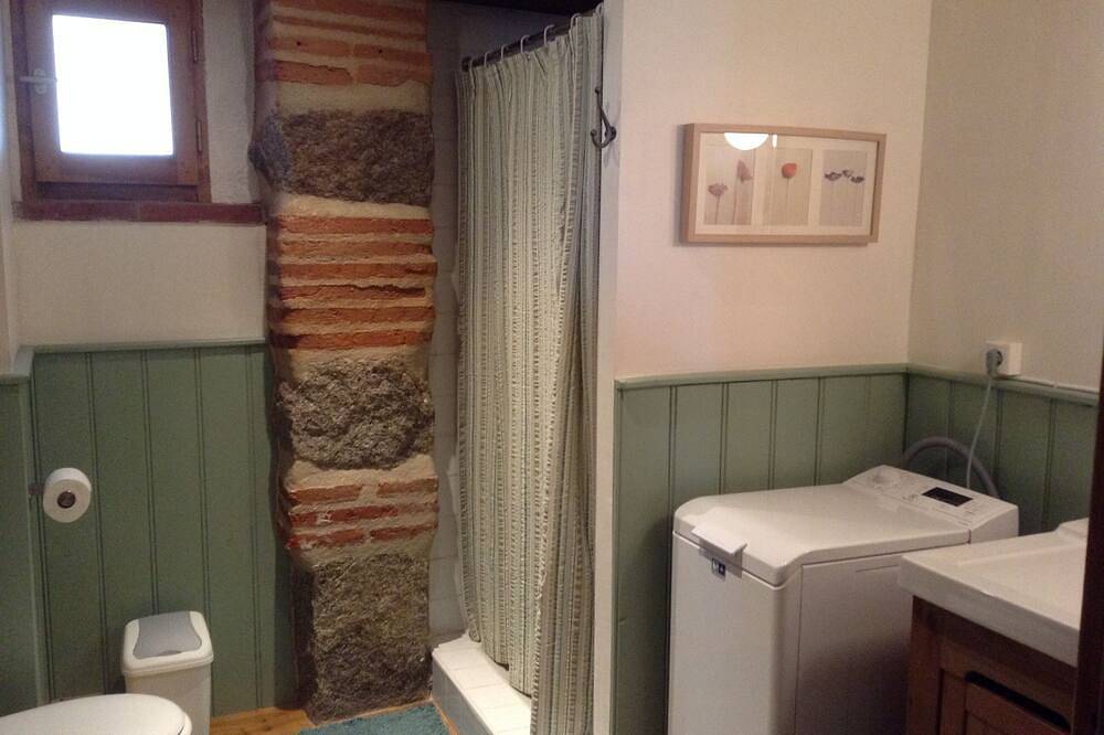 Appartement entier, Pyrénées françaises / Cottage Village méditerranéen in Eus, Région de Prades