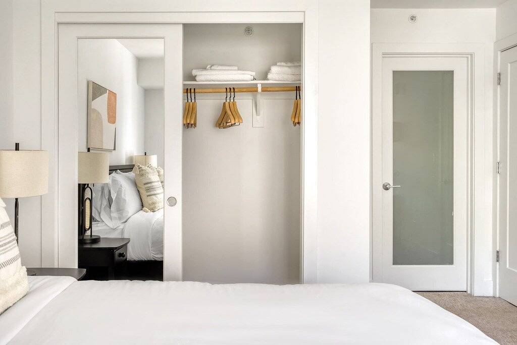 Ganze Wohnung, Roomy Menlo Park 2Br w/ Pool, W/D, Gym, near 82, 101, 280, by Blueground in Menlo Park, Silicon Valley