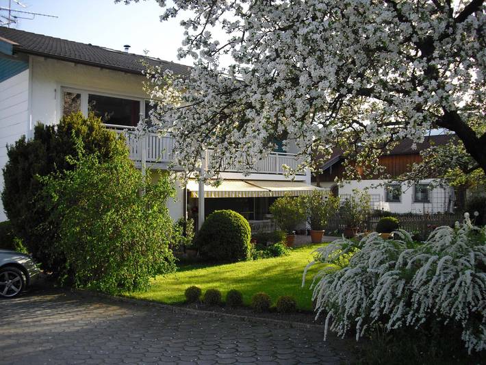 Ganze Ferienwohnung, Haus Irmgard - Ferienwohnung, 36 qm Obergeschoss, 1 separates Schlafzimmer in Antwort, Bad Endorf