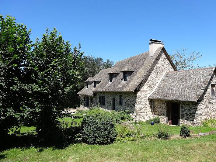 Gîte pour 8 personnes, avec terrasse et jardin dans Auvergne-Rhône-Alpes - 2