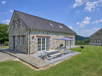 Gîte pour 12 personnes, avec jardin et terrasse, animaux acceptés à Lierneux