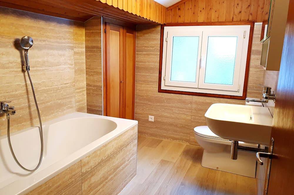 Ganze Wohnung, Natalya's attic - comfortable and cozy attic apartment in Grono, Moësa