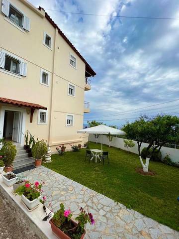 Maison d’hôte pour 4 personnes, avec balcon ainsi que jardin et vue à Himarë