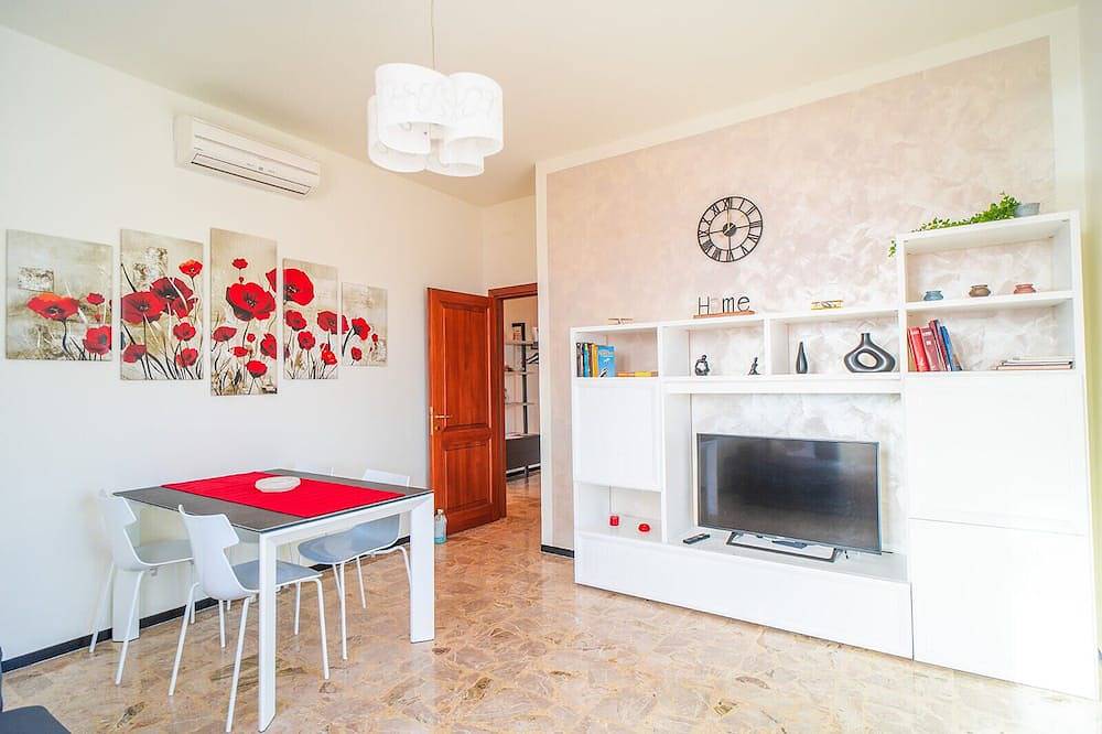 Entire apartment, Gallinara accommodation a stone's throw from the sea in Liguria, Albenga in Albenga, Riviera di Ponente
