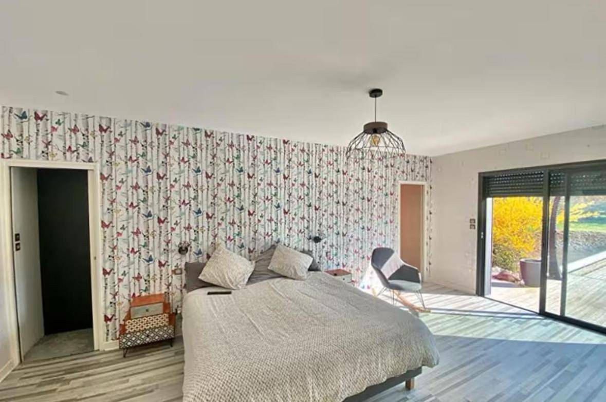 Five-Bedroom House in Villebret, Région de Montluçon